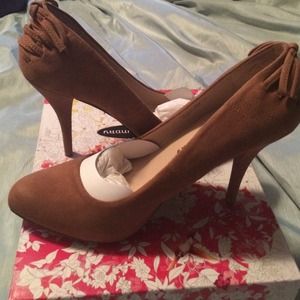 Brown Camel suede Chinese Laundry heels