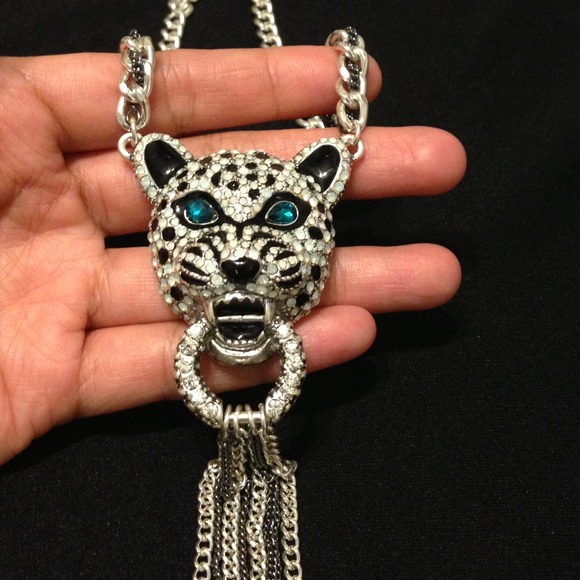 🎉SOLD🎉Betsey Johnson Snow Leopard Necklace - Picture 2 of 3