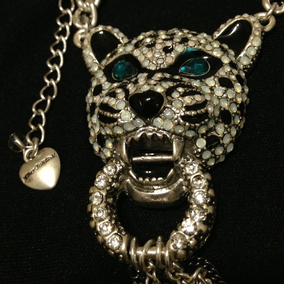 🎉SOLD🎉Betsey Johnson Snow Leopard Necklace - Picture 3 of 3