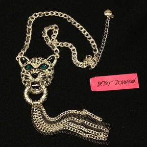 🎉SOLD🎉Betsey Johnson Snow Leopard Necklace