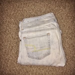 American Eagle light wash skinny jeans