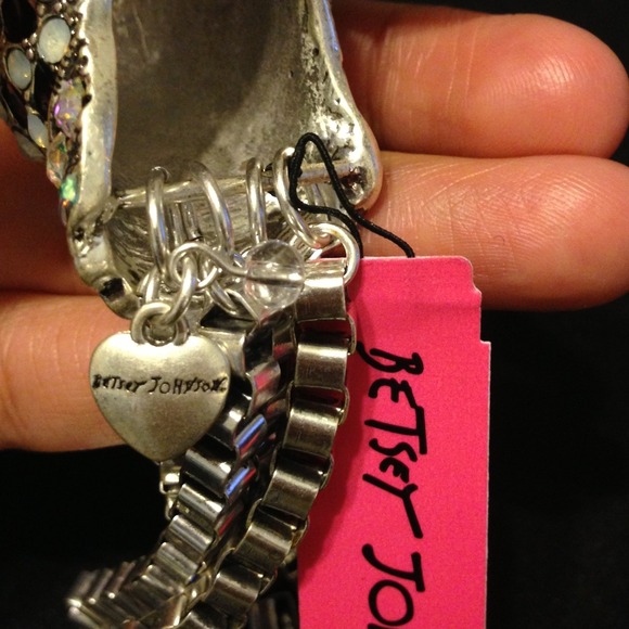 🎉SOLD🎉Betsey Johnson Snow Leopard Bracelet. - Picture 4 of 4