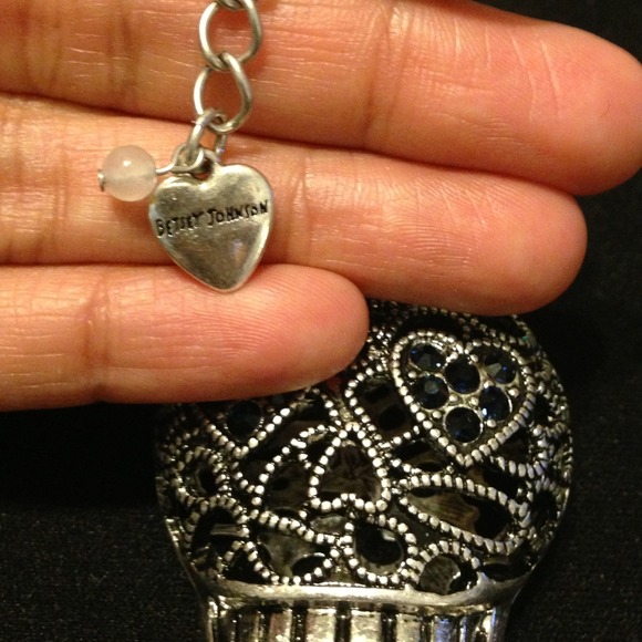 🎉SOLD🎉Betsey Johnson Skull & Pearls Necklace - Picture 4 of 4