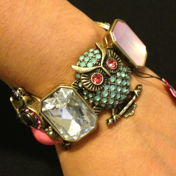 🎉SOLD🎉Betsey Johnson Owl Stretch Bracelet - Picture 3 of 4