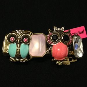 🎉SOLD🎉Betsey Johnson Owl Stretch Bracelet