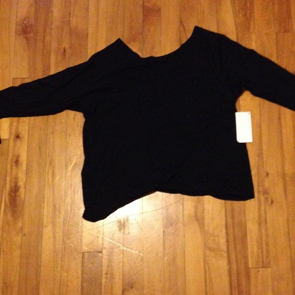 Criss cross black long sleeve