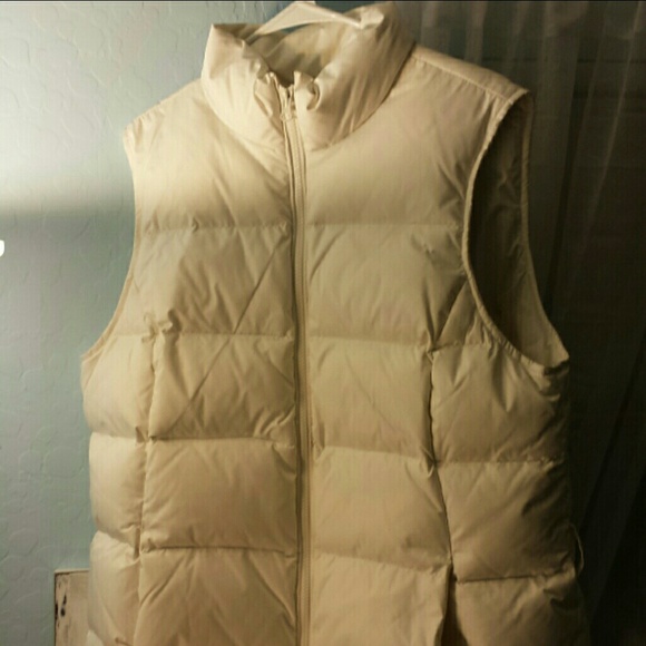 Gap white puff winter vest. New.