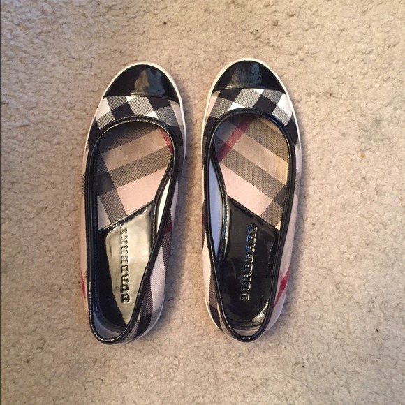 Authentic Burberry flats sz 36