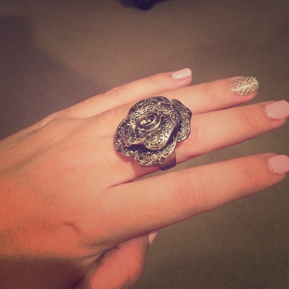 A silver rose ring