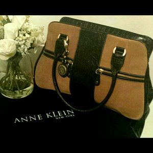 🎉HP🎉 BNWT ANNE KLEIN Suede Work/Travel Bag