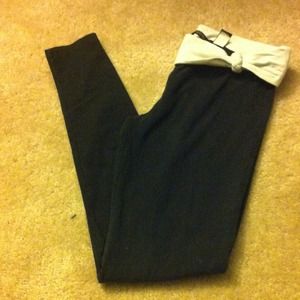 Black and white Victoria Secret yoga leggings