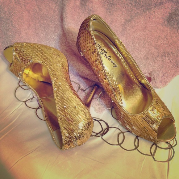 πHost Pick!π NWOT Gold Sequinn Stilletos - Picture 2 of 4