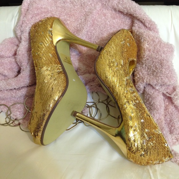 πHost Pick!π NWOT Gold Sequinn Stilletos - Picture 4 of 4