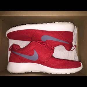 Nike Roshe Run Red