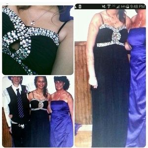 A beautiful dress that is good for dances