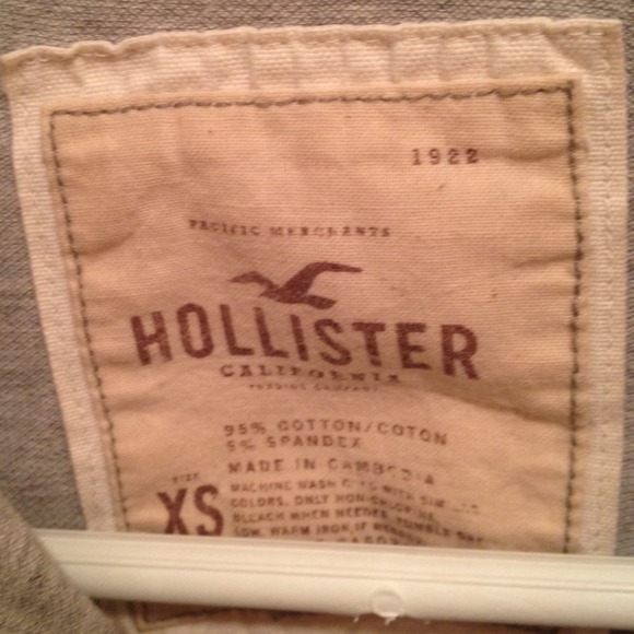 Comfy grey 3/4 sleeve hollister polo shirt - Picture 2 of 2