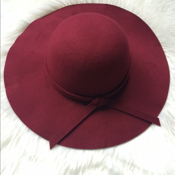 Winter hat 👸 - Picture 2 of 4