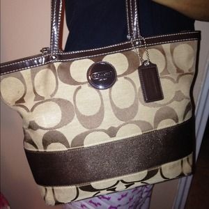 Classic coach bag beige