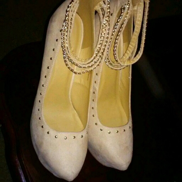 (SOLD ON FB) Just Fab Heels