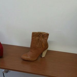 Camel bootie