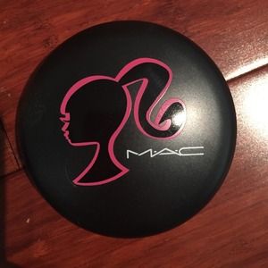 MAC BARBIE Beauty Powder in PEARL BLOSSOM.