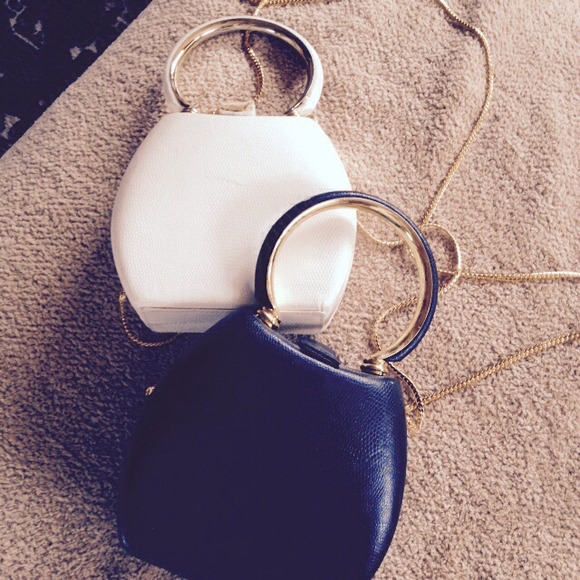 2 purses bundled