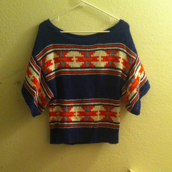 Off shoulder short sleeve sweater