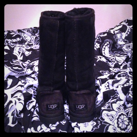 Black Classic Tall Uggs