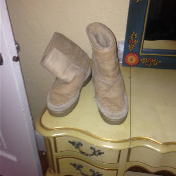 Tan ugg boots