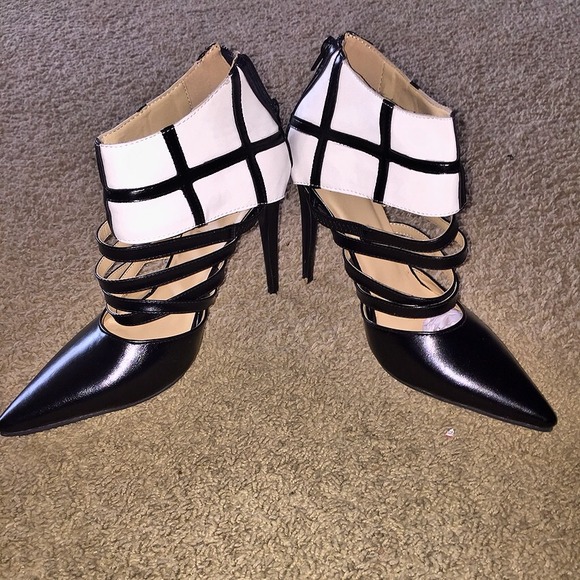 Chic black contrast color stiletto heels