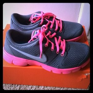 Nike Flex Experience running shoes