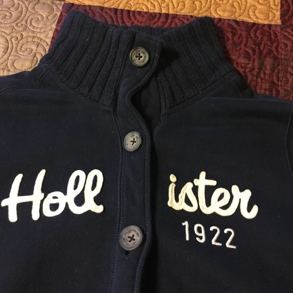 Hollister sweater - Picture 3 of 3