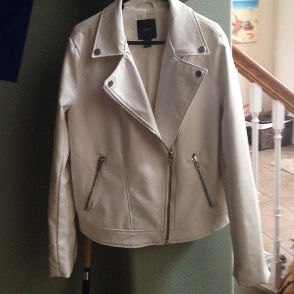 🎉 2hr Sale 🎉 White leather forever 21 jacket - Picture 3 of 4