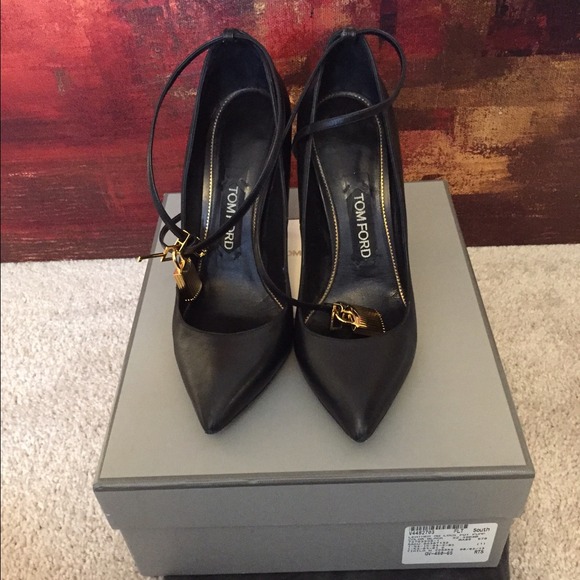 Tom Ford Padlock Ankle-Wrap Leather Pump 🔐🔐 - Picture 2 of 3