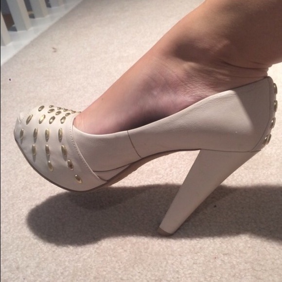 Leather gold and cream peep toe. Vince Camuto heel