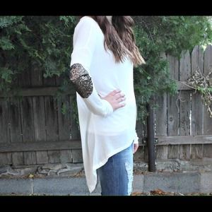 🚫SOLD❗️❗️Sequin Elbow Top