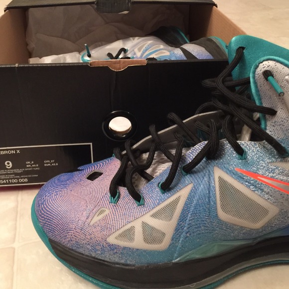 Boys lebron x size 9 pure platinum - Picture 1 of 2