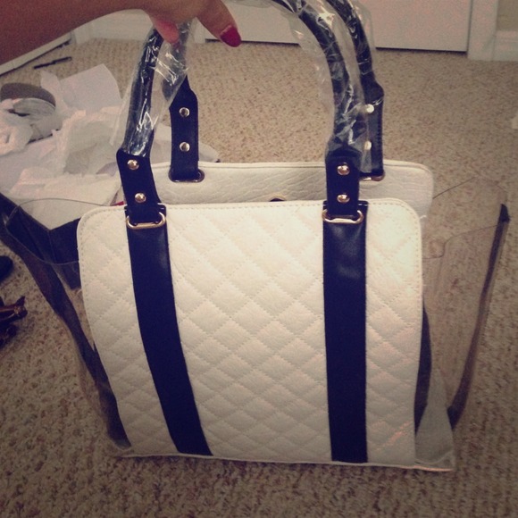 Black, White and Clear Bag💫