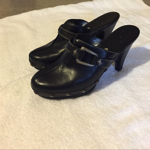 Black Slide Boot-cut wooden heel