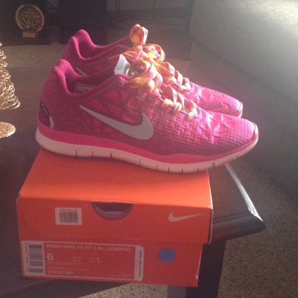 Nike Shoes - Size 6 Womens Nike free 5.0