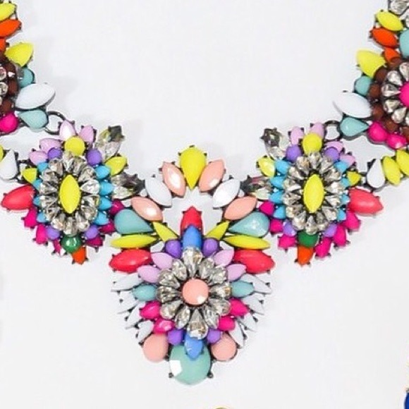 Color-burst necklace - Picture 3 of 3
