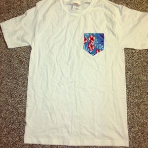 Pocket t-shirt with Hawaiian pocket