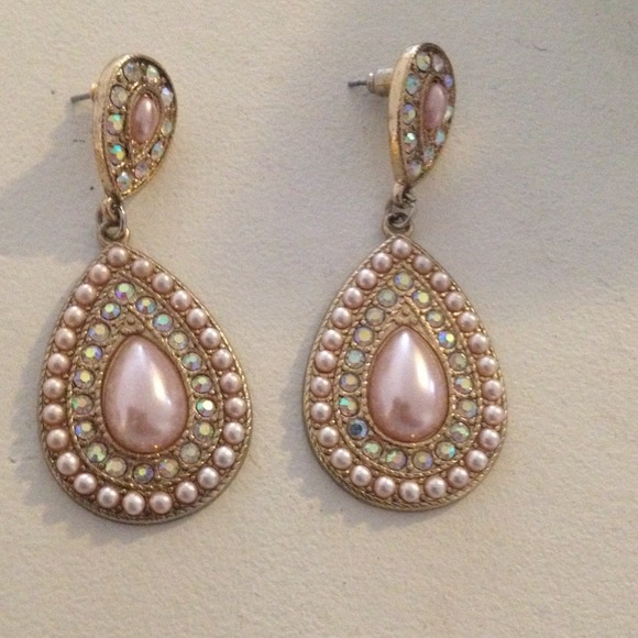 Drop statement earrings