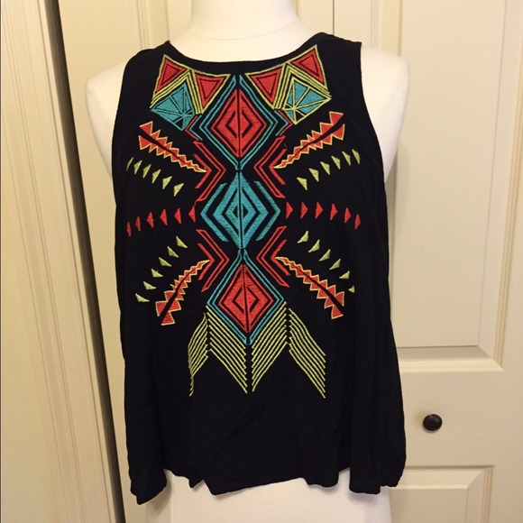 Boutique top large fits like small