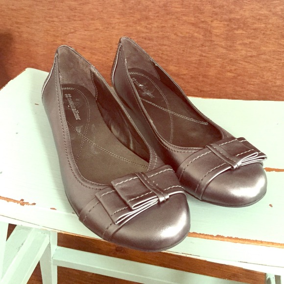 Beautiful pewter naturalized flats.