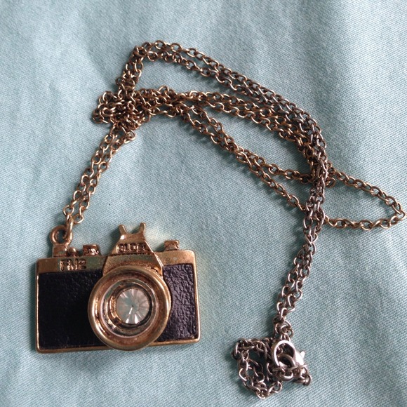 Vintage Jewelry - Camera 📷 necklace