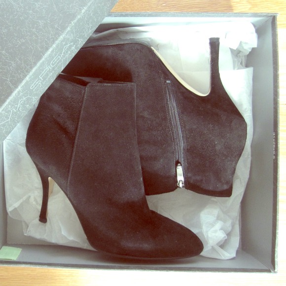 Via Spiga 8 M Black Suede Ankle Booties