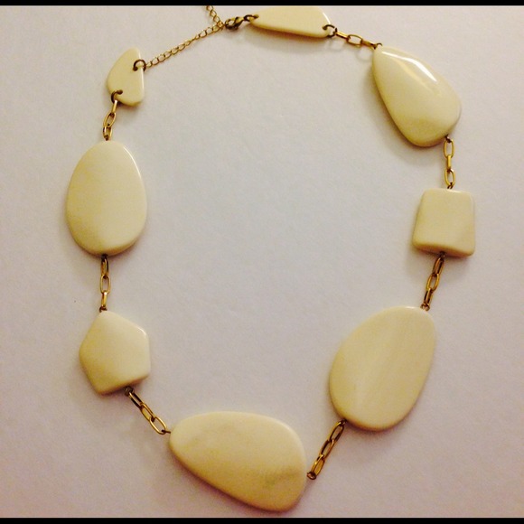 Gold chain/ivory colored chunky beads
