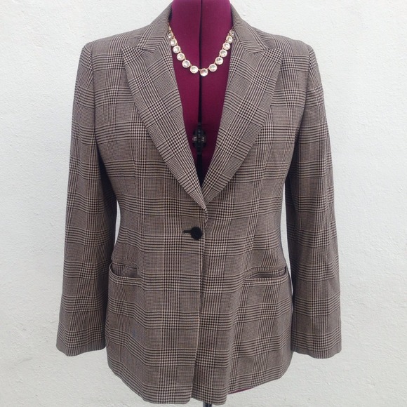 Georgio Armani Jackets & Blazers - ⭐️Georgio Armani retro-vintage designer blazer Georgio Armani Jackets & Blazers - ⭐️Georgio Armani retro-vintage designer blazer