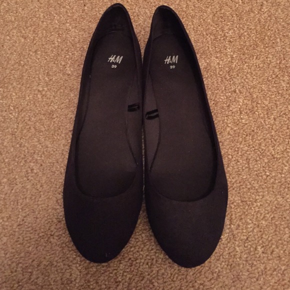 Black H&M flats!